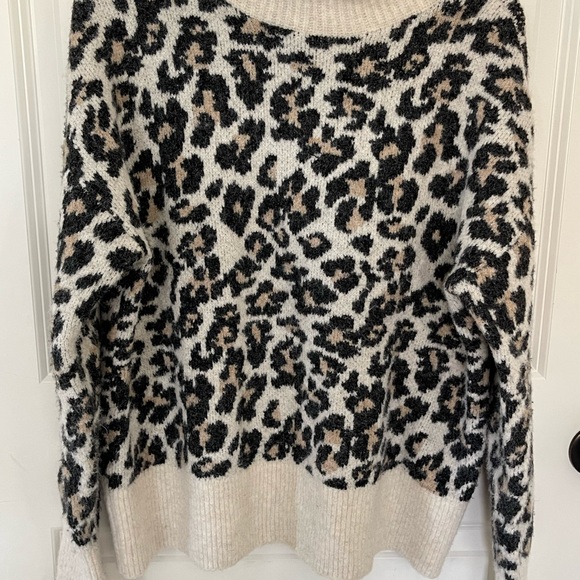 Ann Taylor sweater animal print - Picture 2 of 2